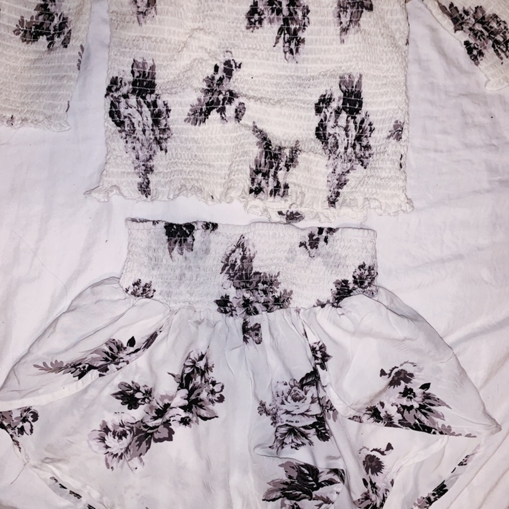 2-Piece | Crop Top | Short | Floral | Size: S